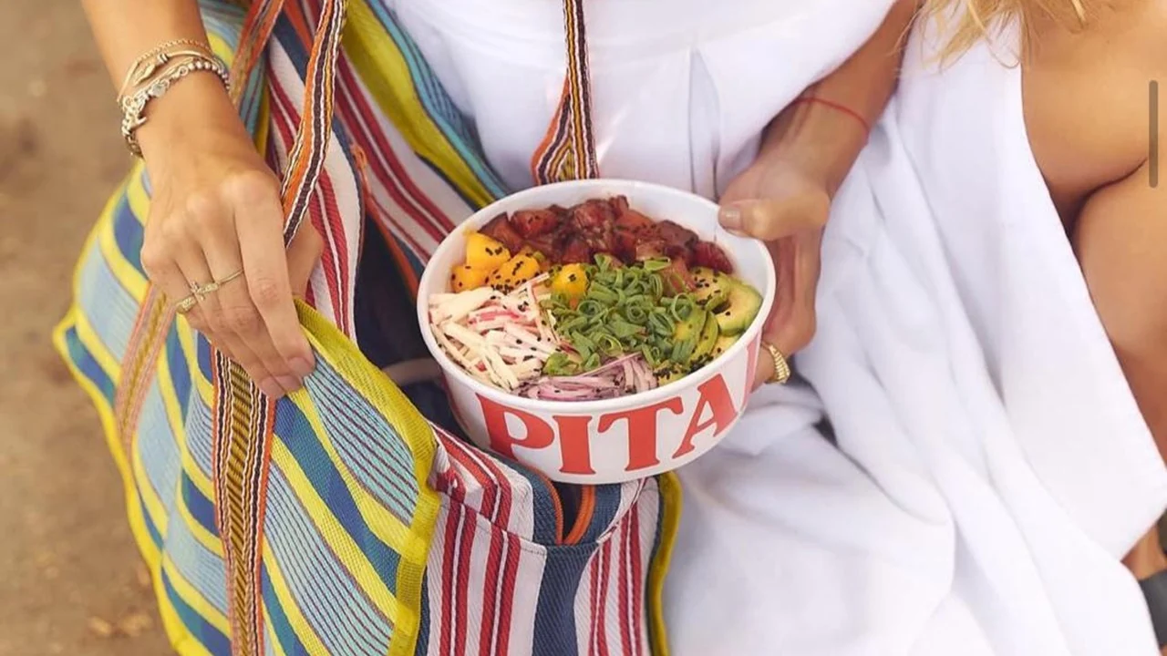 Uma pausa com um bowl Pitada na praia